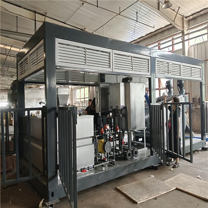 可轉(zhuǎn)場一體化污泥脫水機裝置 可轉(zhuǎn)場一體化污泥脫水機裝置